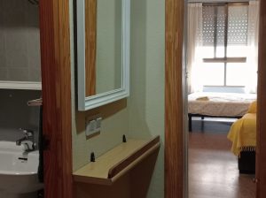Se alquila habitacion