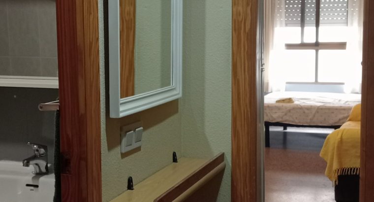 Se alquila habitacion