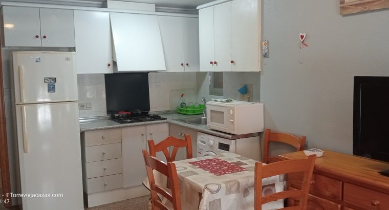 Se alquila habitacion