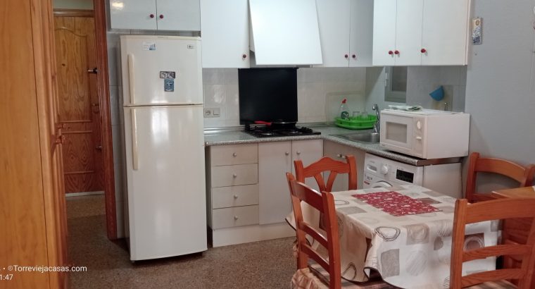 Se alquila habitacion